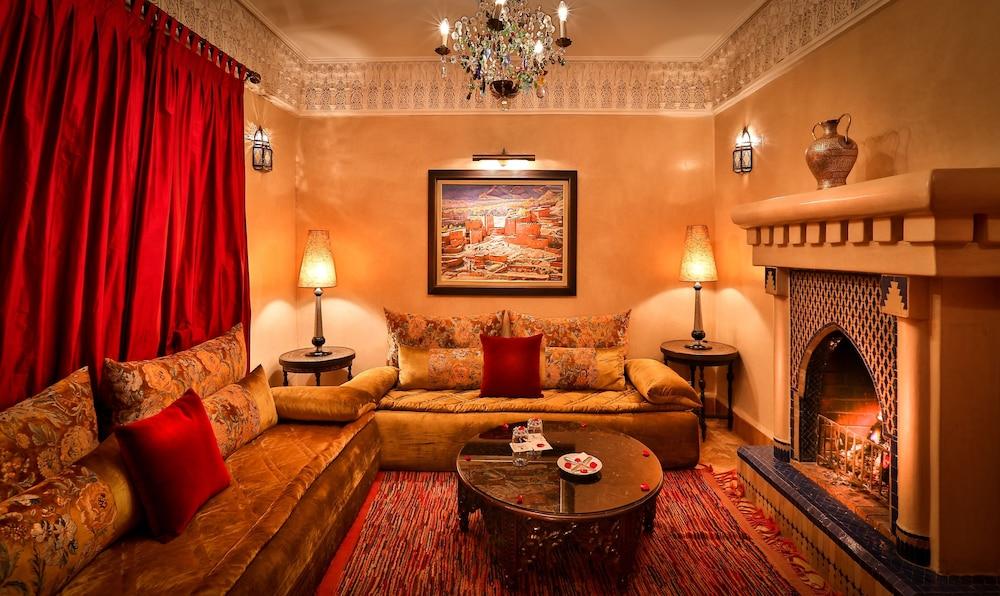 Riad Kniza Marrakesh Luaran gambar A Moroccan living room