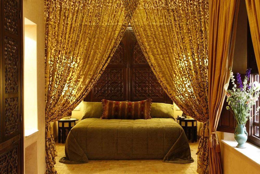Riad Kniza Marrakesh Luaran gambar A bedroom at the Taj Mahal Palace