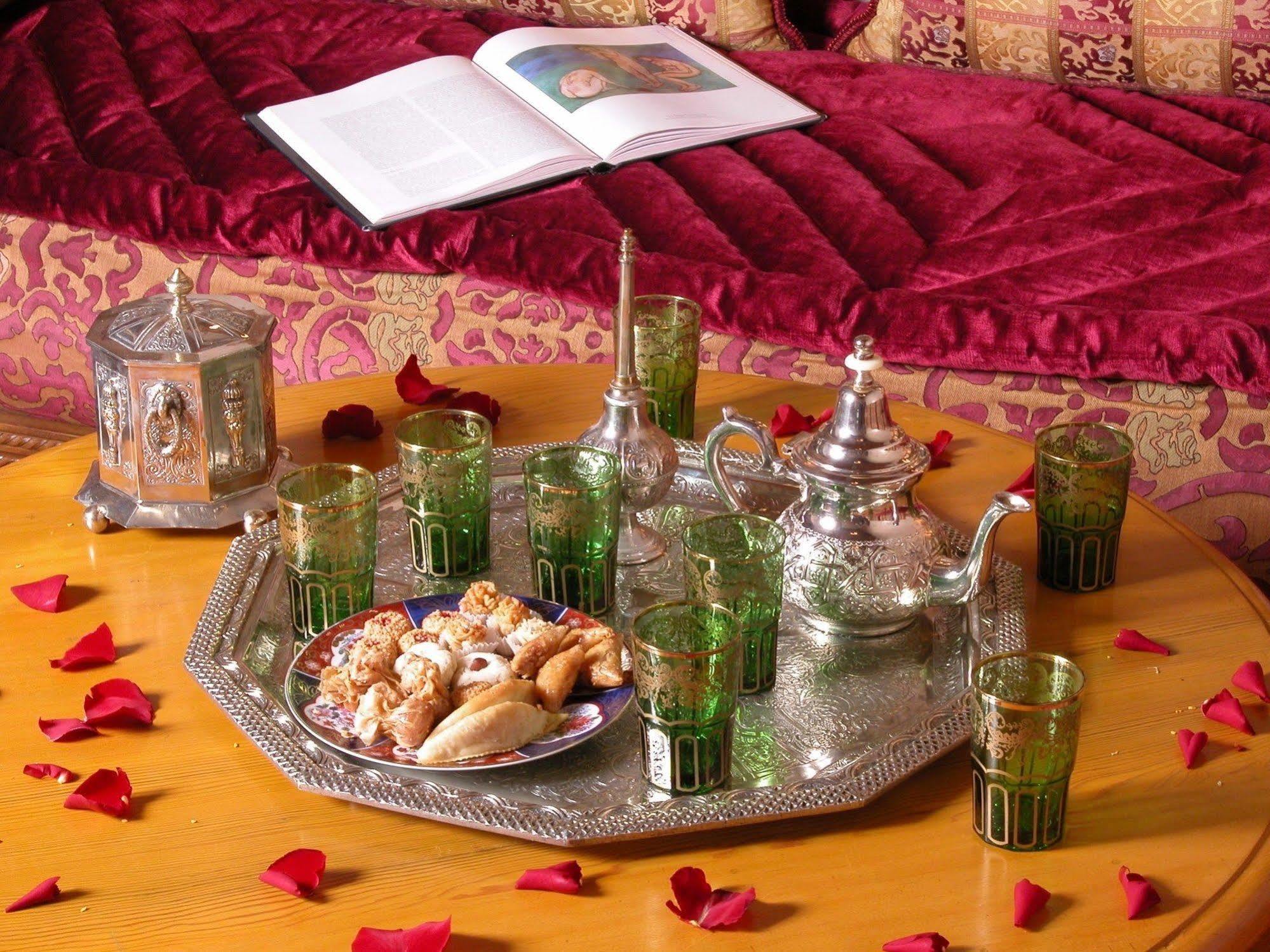 Riad Kniza Marrakesh Luaran gambar Moroccan mint tea