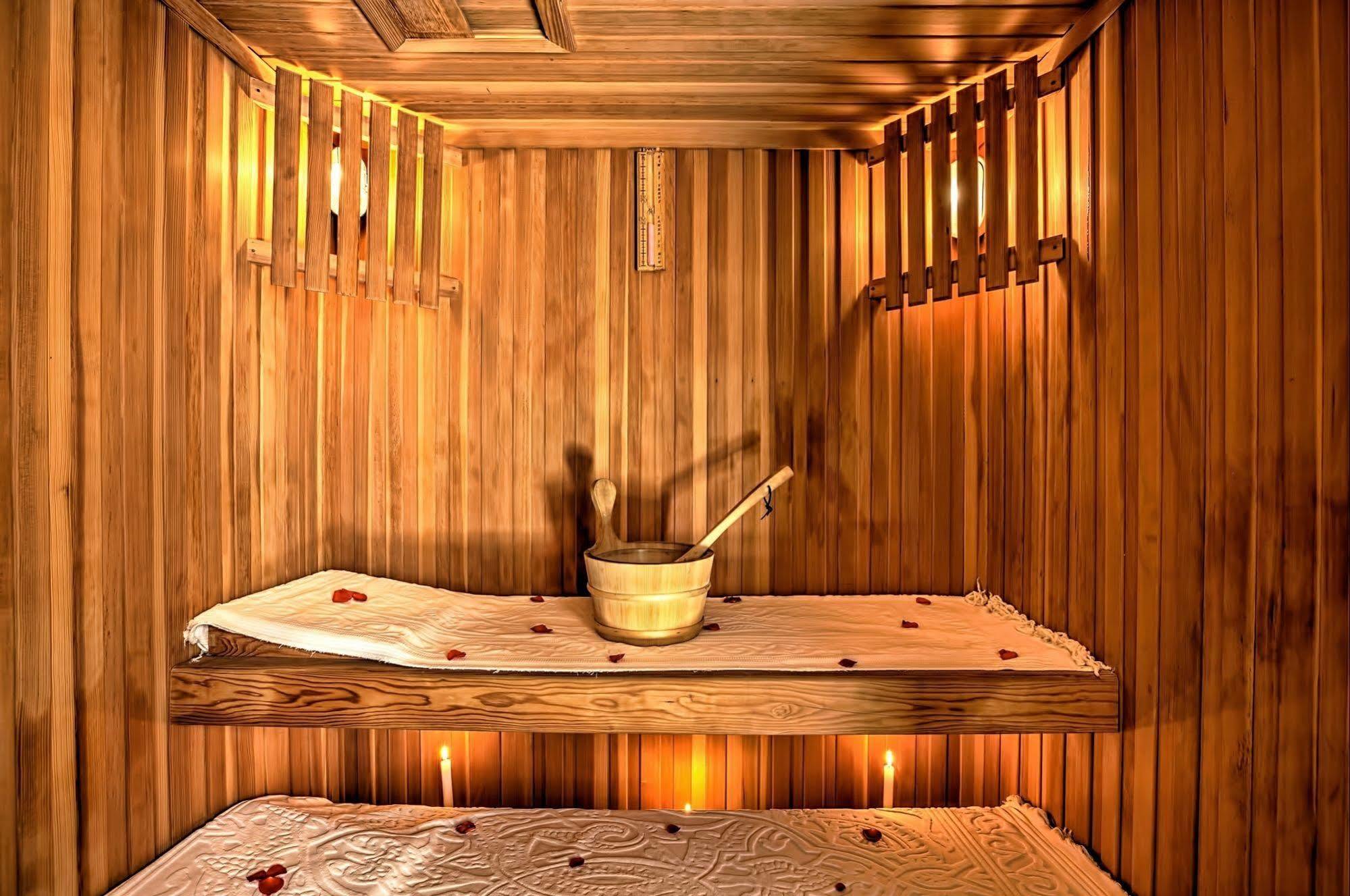 Riad Kniza Marrakesh Luaran gambar A traditional Finnish sauna