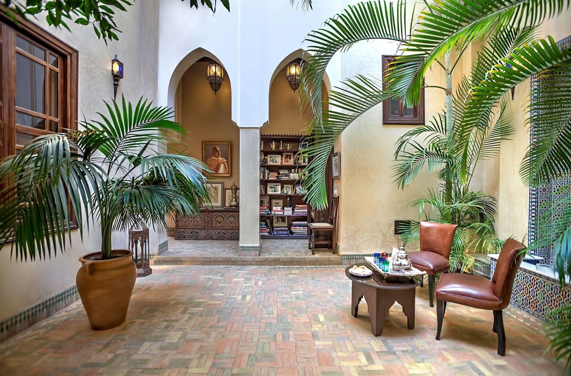 Riad Kniza Marrakesh Luaran gambar The interior of the library
