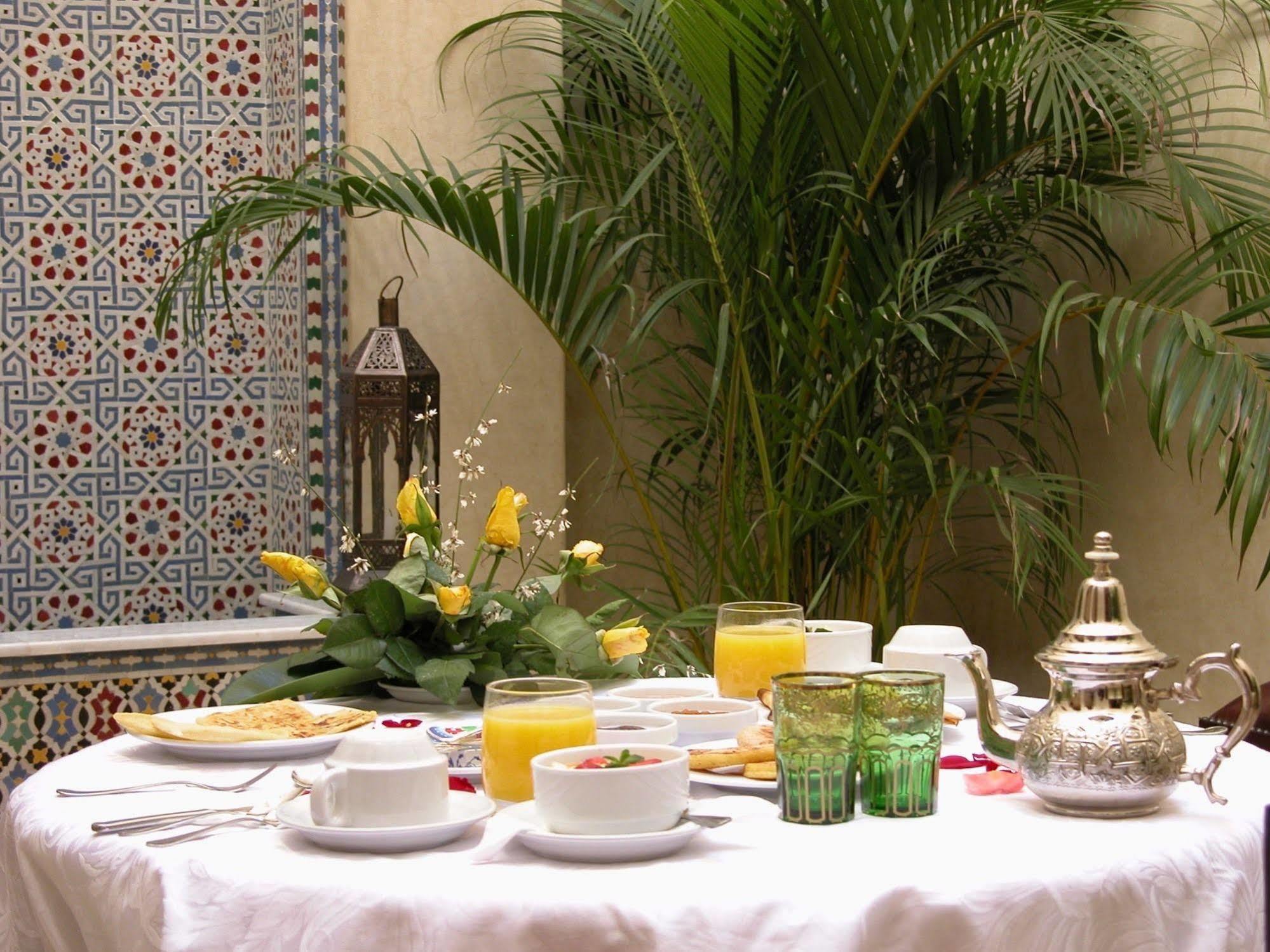 Riad Kniza Marrakesh Luaran gambar A Moroccan breakfast